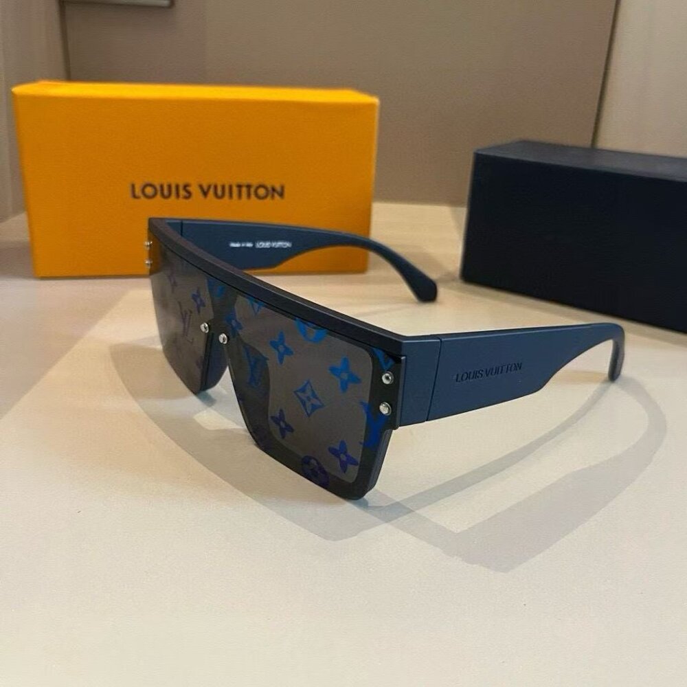 🌞Louis Vuitton Sunglasses - Picture 5 of 9